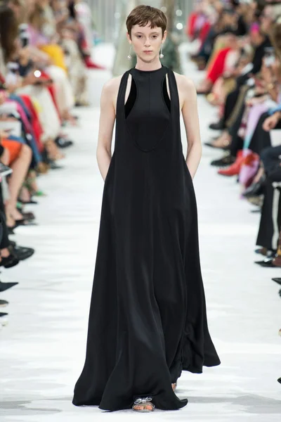 Look 18